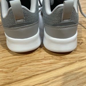 Size 6 adidas cloudfoam sneakers